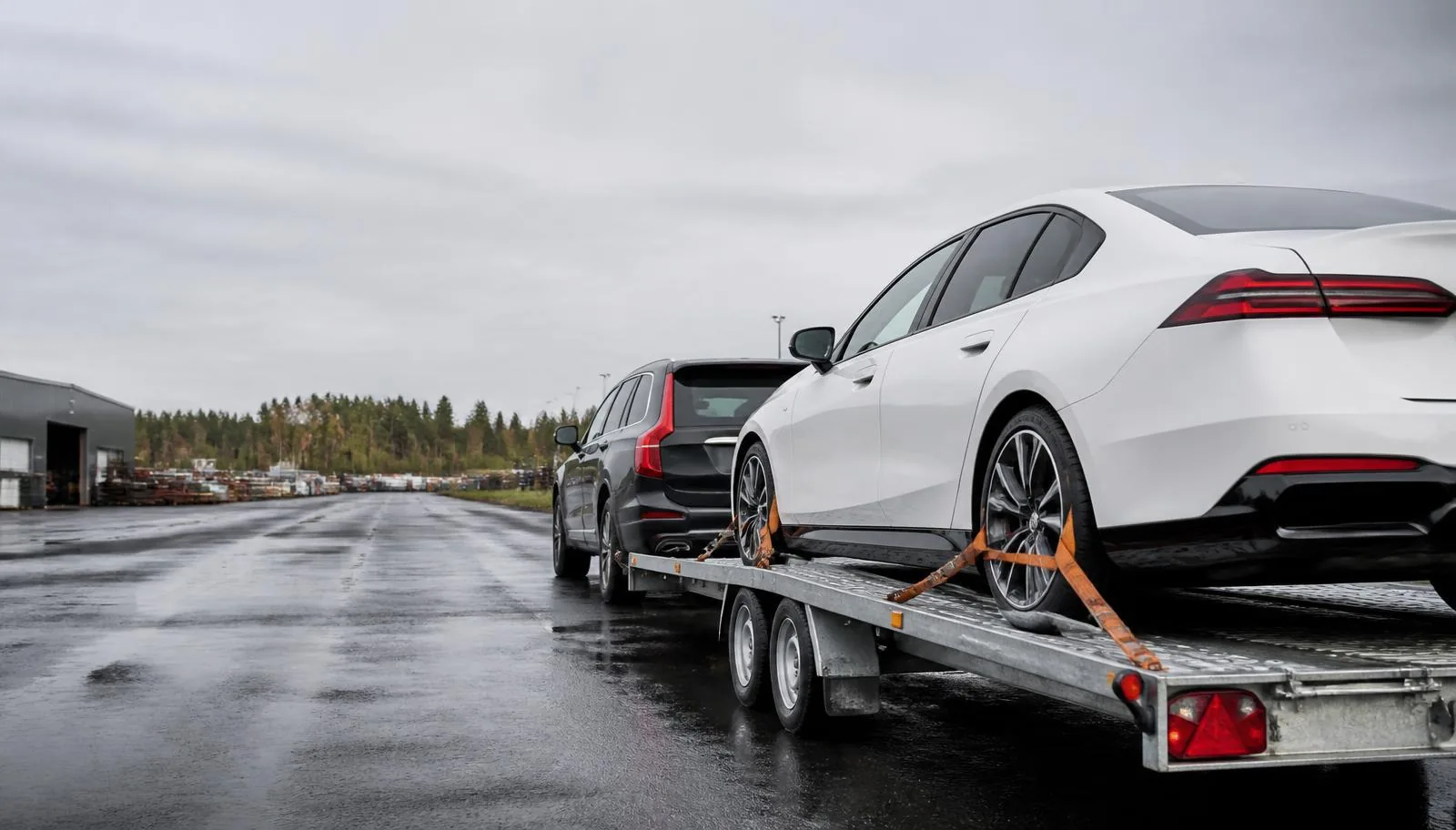 Autotrailerin ja lavetin vuokraus Joensuussa käyttötilanteessa